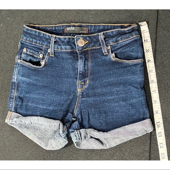 BDG Shortie Short - Picture 3 of 7